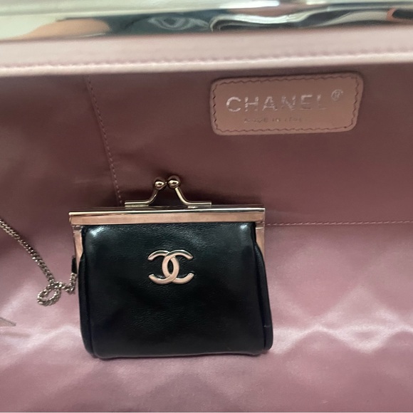 Chanel Black Quilted Lambskin Oversized Kisslock Clutch with Mini Coinpurse - Picture 4 of 8